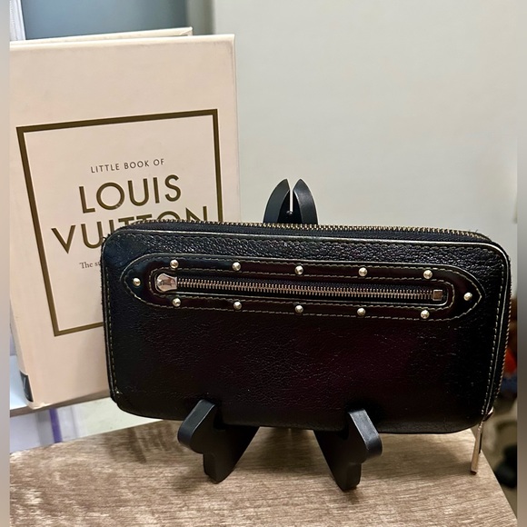 Louis Vuitton Suhari Zippy Wallet - Picture 1 of 9